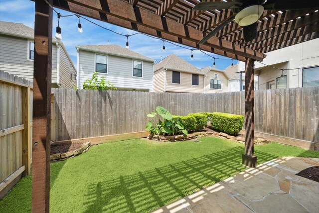 view of yard featuring a pergola, a fenced backyard, a ceiling fan, and a patio area