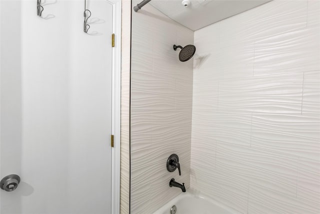 6300 Seawall Blvd Unit 3225, Galveston, TX 77551 - interior details featuring washtub / shower combination