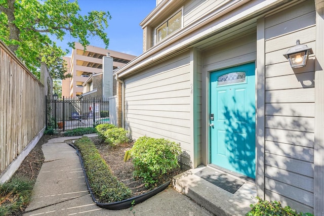 entrance to property with fence