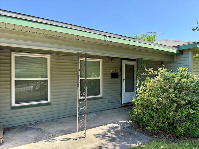 1813 W 15th St, Houston, TX 77008 - property entrance with a porch