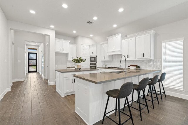 20806 Gray Percheron Ln, Tomball, TX 77377 - kitchen with stainless steel appliances, wood finished floors, a peninsula, tasteful backsplash, and recessed lighting