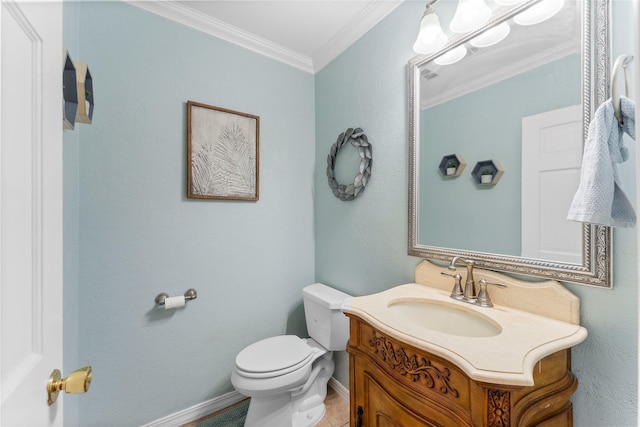 466 Buffalo Ct, Livingston, TX 77351 - half bath featuring vanity, toilet, baseboards, and ornamental molding