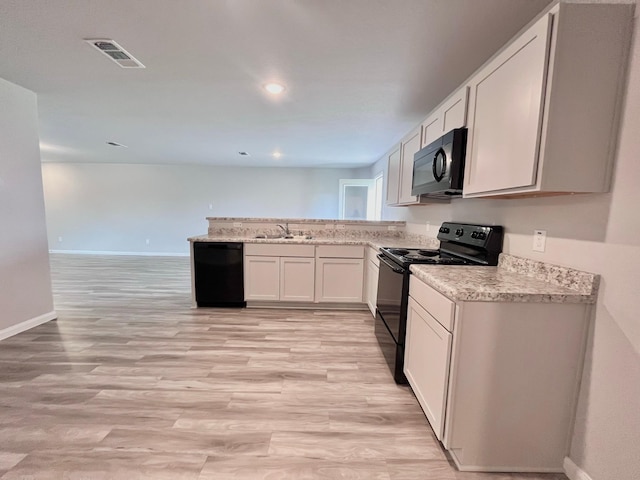 306 N Orange St, Sweeny, TX 77480 - kitchen featuring black appliances, a sink, light wood-style floors, baseboards, and recessed lighting