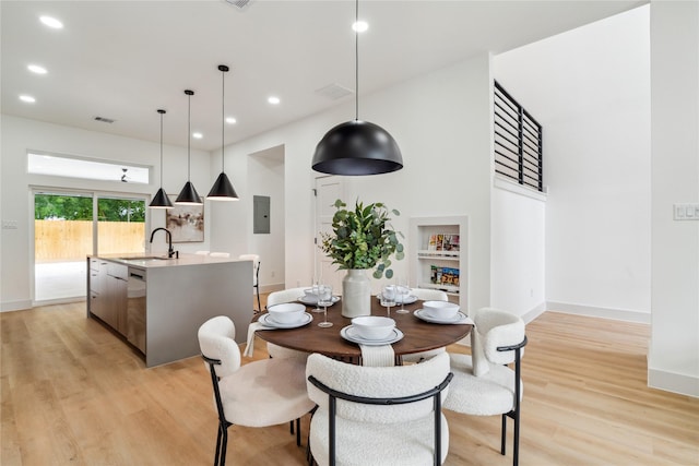 dining room with baseboards, visible vents, light wood finished floors, and recessed lighting