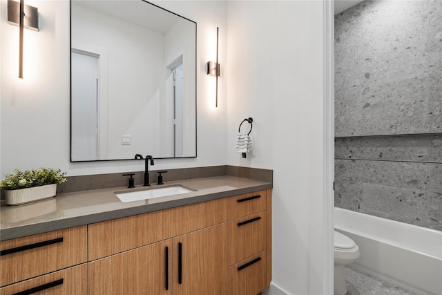 6412 Foster St, Houston, TX 77021 - bathroom with toilet, a bathing tub, and vanity