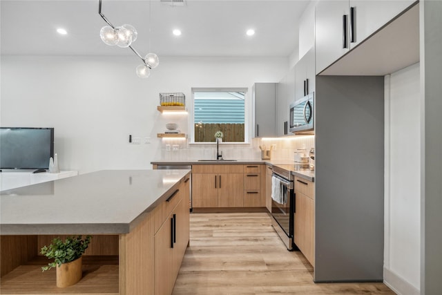 6412 Foster St, Houston, TX 77021 - kitchen with tasteful backsplash, open shelves, a sink, stainless steel appliances, and light wood finished floors