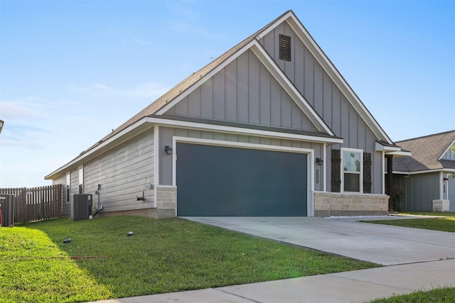 125 Dove Landing Ct, Navasota, TX 77868 - craftsman inspired home featuring board and batten siding, a garage, concrete driveway, and fence