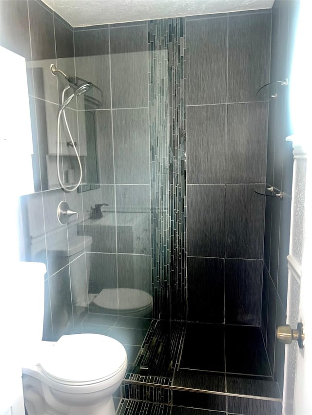 2711 N Belgravia Dr, Pearland, TX 77584 - bathroom featuring toilet and a tile shower