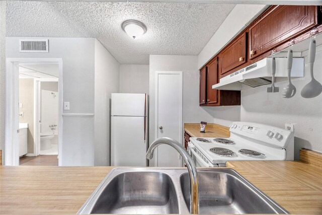 6231 Westward St Unit 20, Houston, TX 77081 - kitchen with light countertops, a textured ceiling, a sink, and white appliances