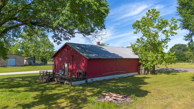 view of outdoor structure with an outbuilding