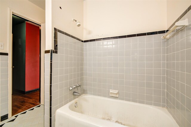 full bathroom featuring washtub / shower combination