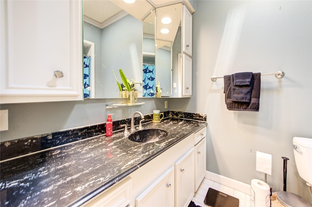 7530 Del Monte Dr, Houston, TX 77063 - full bathroom featuring crown molding, vanity, toilet, tile patterned floors, and baseboards