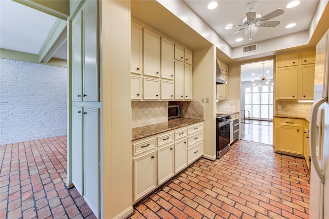 7530 Del Monte Dr, Houston, TX 77063 - kitchen with visible vents, stove, recessed lighting, under cabinet range hood, and a ceiling fan
