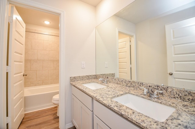 full bathroom featuring recessed lighting, a sink, wood finished floors, and toilet