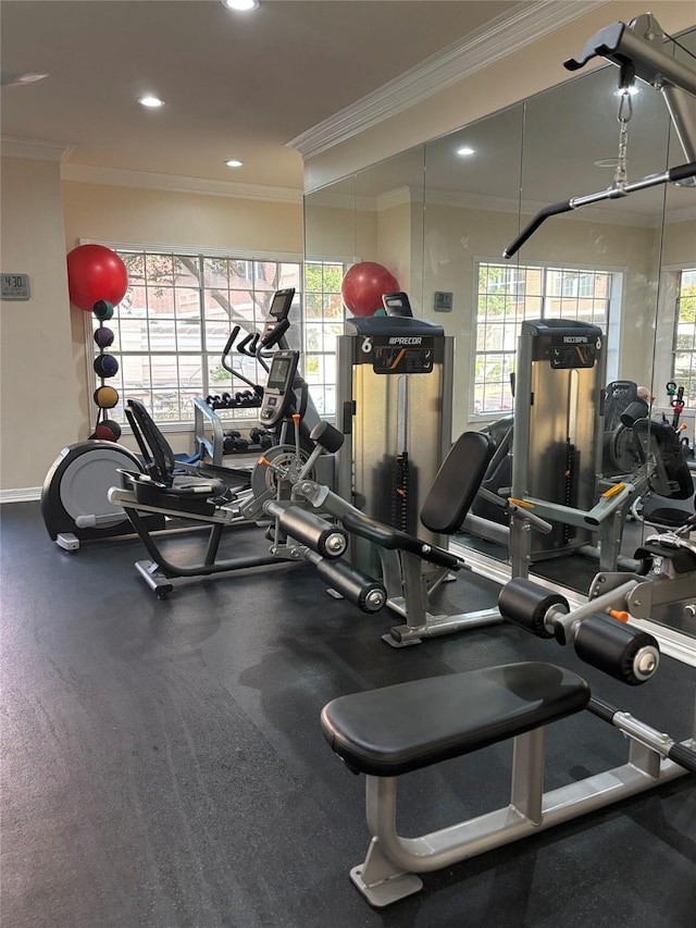 workout area featuring a healthy amount of sunlight, baseboards, ornamental molding, and recessed lighting