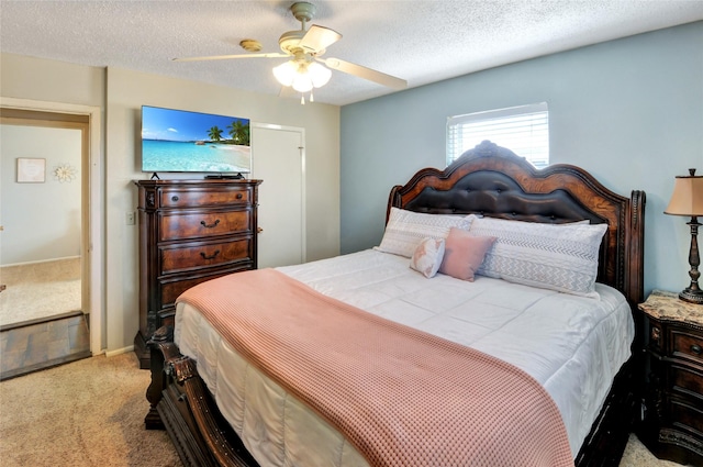 bedroom featuring carpet floors, a textured ceiling, and ceiling fan
