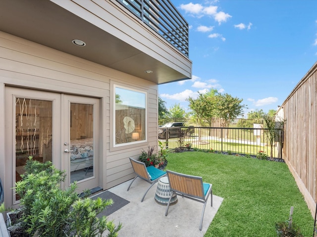 view of yard featuring fence and a patio area