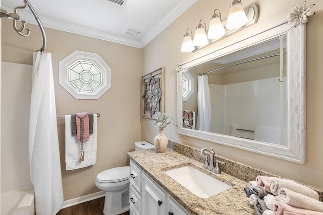 bathroom featuring visible vents, toilet, ornamental molding, and curtained shower