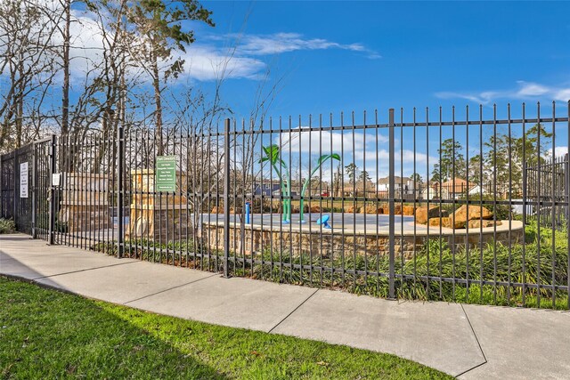 1311 N Diamondhead Blvd, Crosby, TX 77532 - exterior space with fence