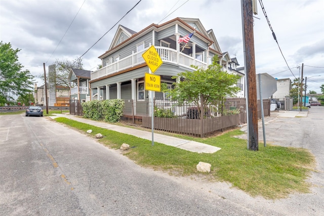 1220 Bingham St, Houston, TX 77007 - multi unit property featuring a balcony and fence