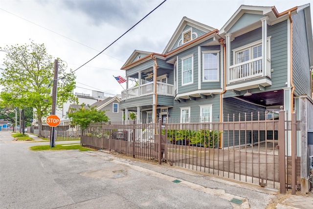 1220 Bingham St, Houston, TX 77007 - view of front of home with a balcony