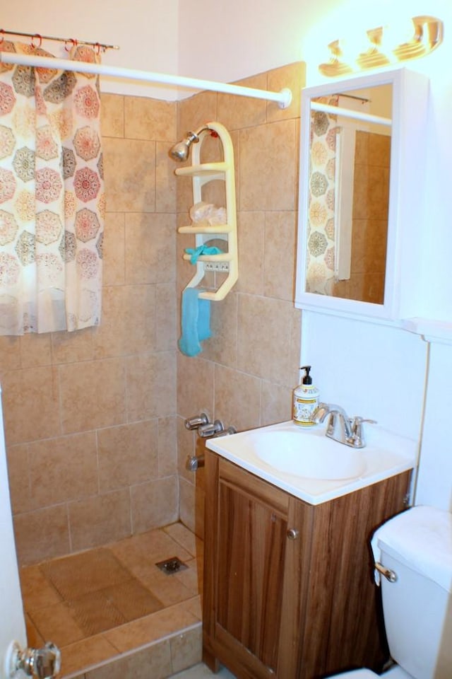 4334 Bell St, Houston, TX 77023 - full bathroom featuring tiled shower and vanity