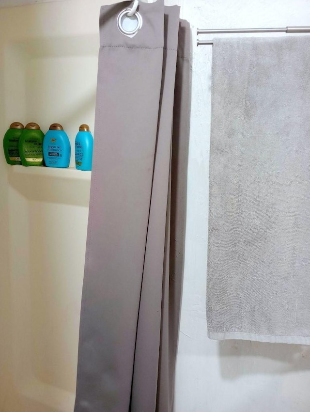 4334 Bell St, Houston, TX 77023 - bathroom view