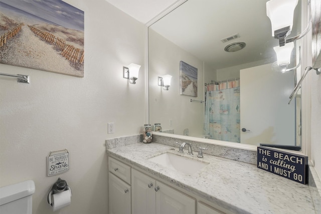 full bathroom featuring vanity, toilet, curtained shower, and visible vents