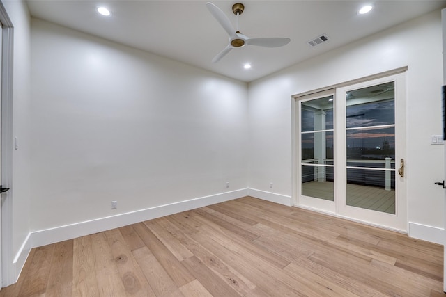 empty room featuring light wood finished floors, recessed lighting, a ceiling fan, visible vents, and baseboards
