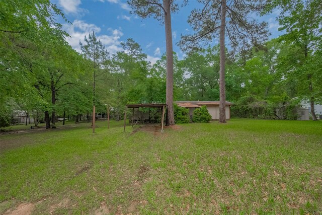 view of yard featuring a carport