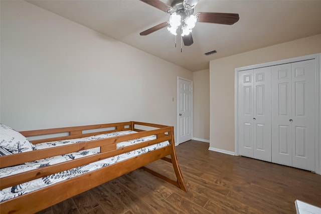 2307 Country Place Dr, Richmond, TX 77406 - bedroom featuring wood finished floors, a ceiling fan, a closet, visible vents, and baseboards