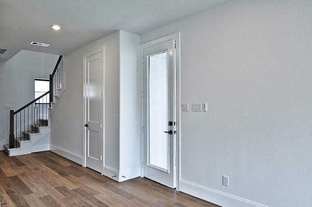 foyer entrance featuring visible vents, recessed lighting, wood finished floors, baseboards, and stairway
