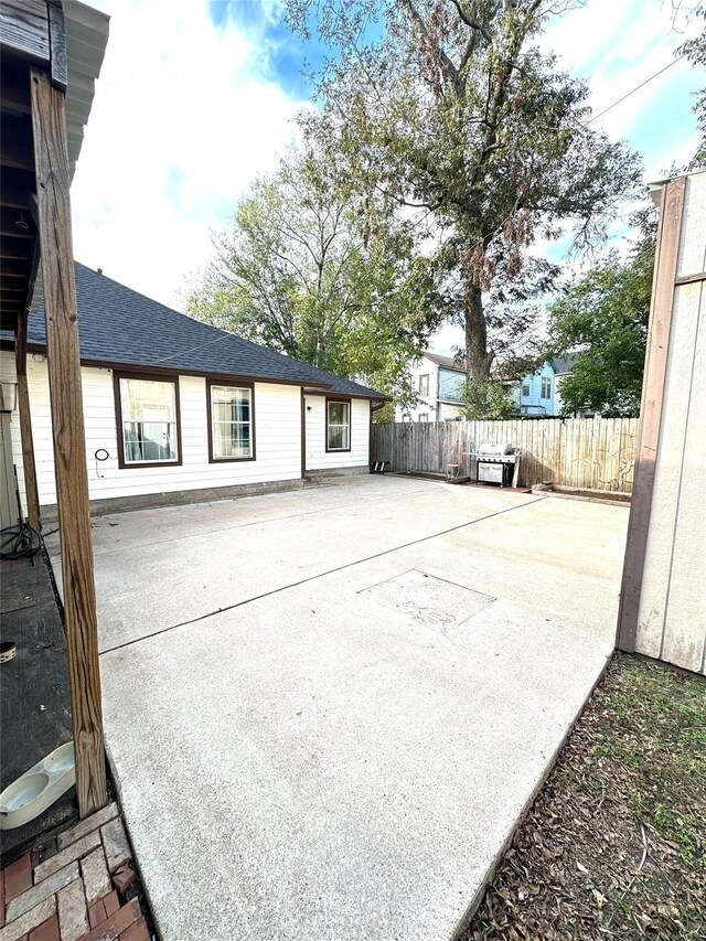 1802 Terry St, Houston, TX 77009 - view of patio / terrace
