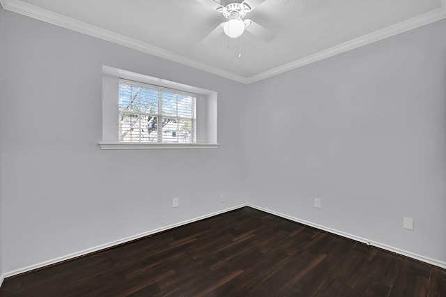 empty room with dark wood-style floors, baseboards, ornamental molding, and ceiling fan