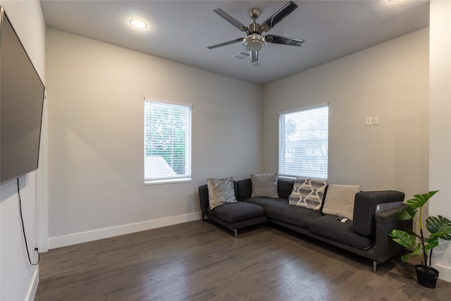 living area featuring wood finished floors, a ceiling fan, recessed lighting, and baseboards