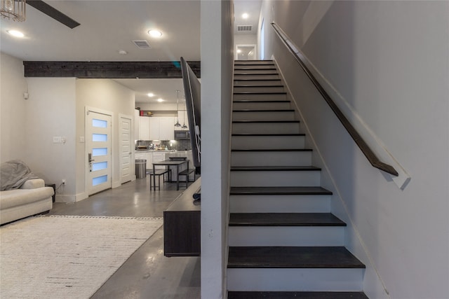 staircase featuring recessed lighting, a ceiling fan, visible vents, baseboards, and finished concrete floors