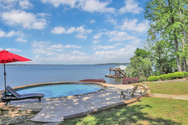 20998 Kiva Cir, Flint, TX 75762 - pool featuring a water view
