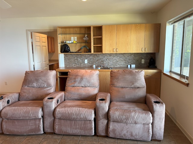 20998 Kiva Cir, Flint, TX 75762 - sitting room featuring baseboards, indoor wet bar, and light tile patterned floors