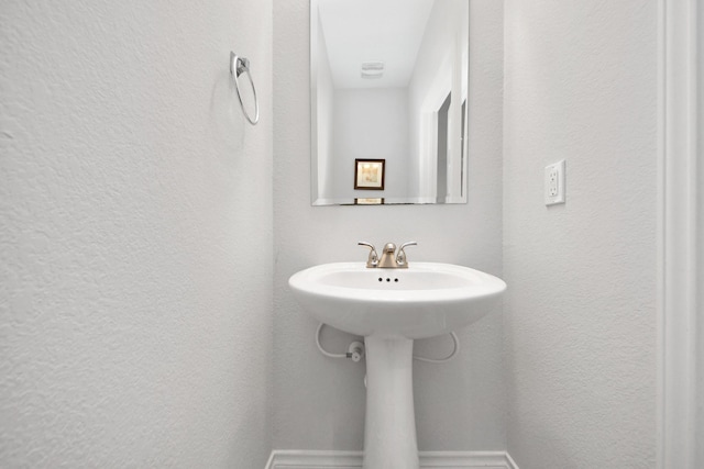 2242 Bayleaf Manor Dr, Manvel, TX 77578 - bathroom with a textured wall