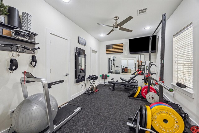 exercise area with visible vents, ceiling fan, recessed lighting, and baseboards