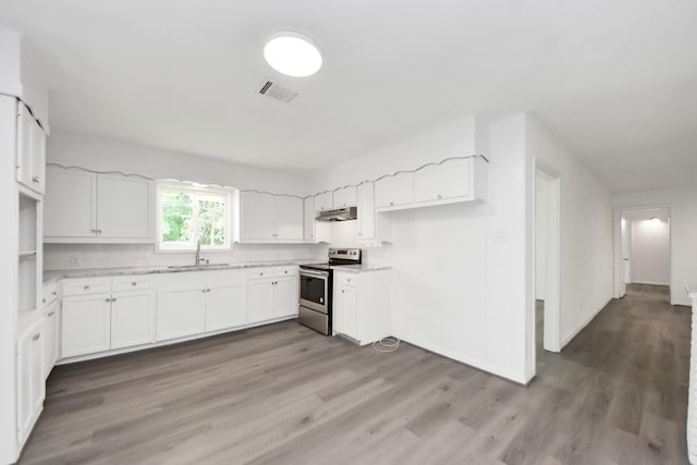 206 Hill St, Dayton, TX 77535 - kitchen featuring light wood-style flooring, a sink, visible vents, under cabinet range hood, and electric stove