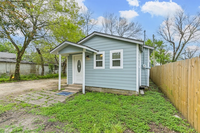 205 Prune St, La Marque, TX 77568 - bungalow-style home featuring entry steps and a fenced backyard
