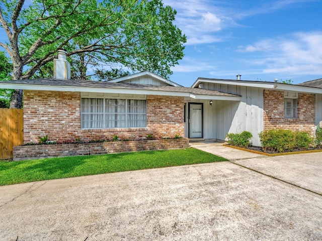 208 Burnett Dr, Baytown, TX 77520 - ranch-style house featuring brick siding, fence, and a chimney