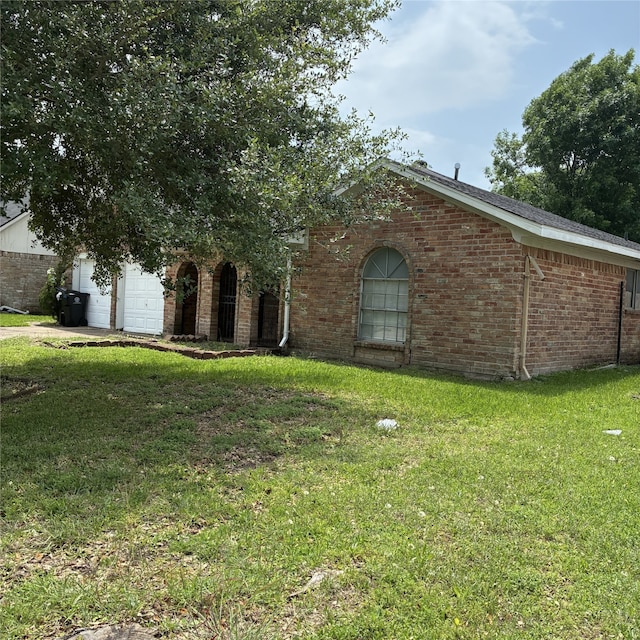 15770 Chimney Rock Rd, Houston, TX 77489 - view of front of home with a front yard and brick siding