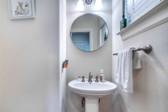 bathroom featuring a sink