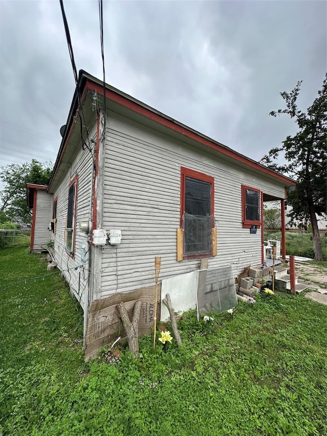 view of side of property with a lawn