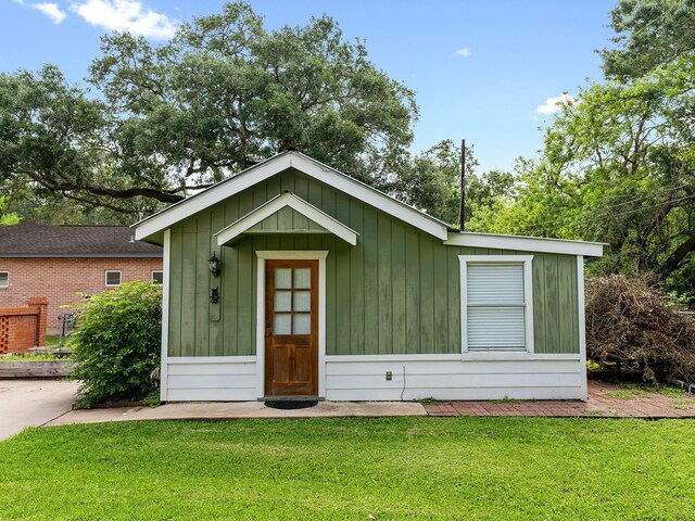 view of front of property featuring board and batten siding and a front yard
