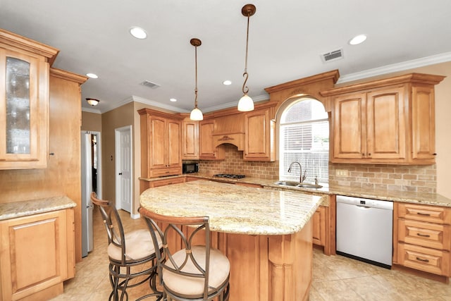 kitchen featuring visible vents, decorative backsplash, a center island, a sink, and stainless steel appliances