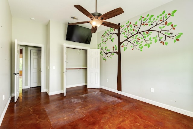 unfurnished bedroom featuring concrete floors, a closet, visible vents, and baseboards