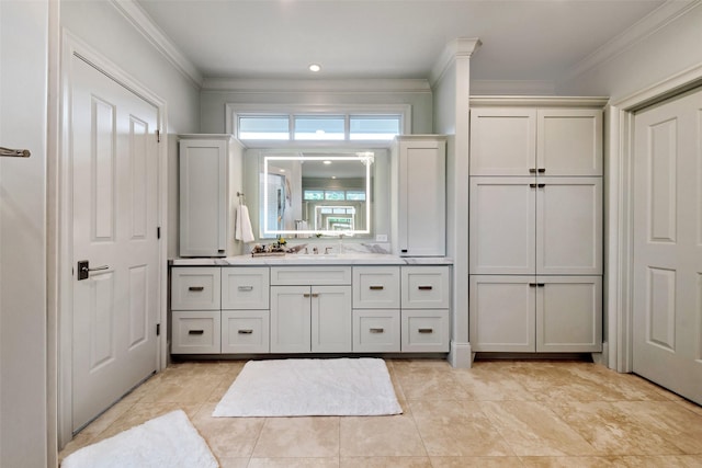 4020 Sul Ross St, Houston, TX 77027 - full bathroom featuring crown molding and vanity